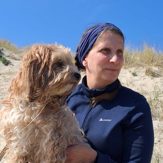 Herzlich willkommen bei der Tierkommunikation – erste Verbindung zwischen Mensch und Tier in achtsamer Atmosphäre.